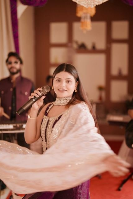 Anchal Bhatt — Dupatta in motion